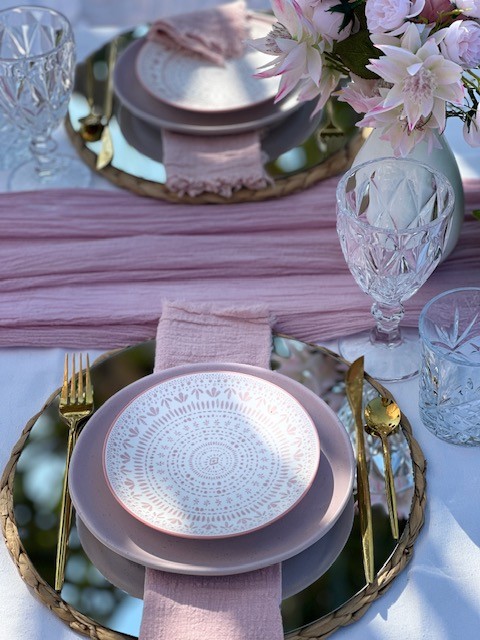 Mirrored settings....a perfect way to reflect any stunning outlook.